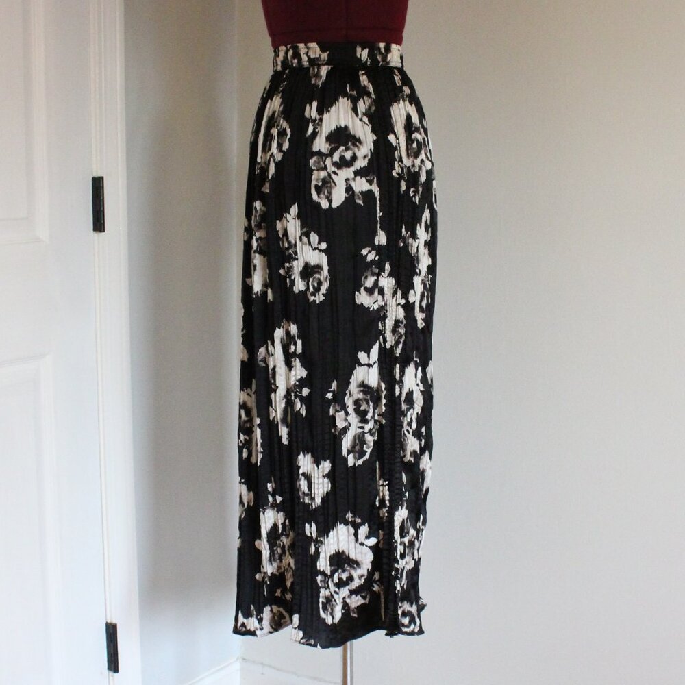 Simply Vera Wang Black and White Floral Midi/Maxi Skirt